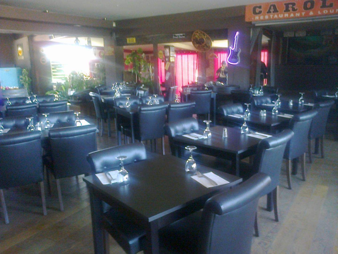 Ambiance et soirée au restaurant Caroll's, Pourrières
